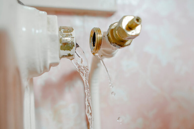 How To Deal With Common Plumbing Emergencies